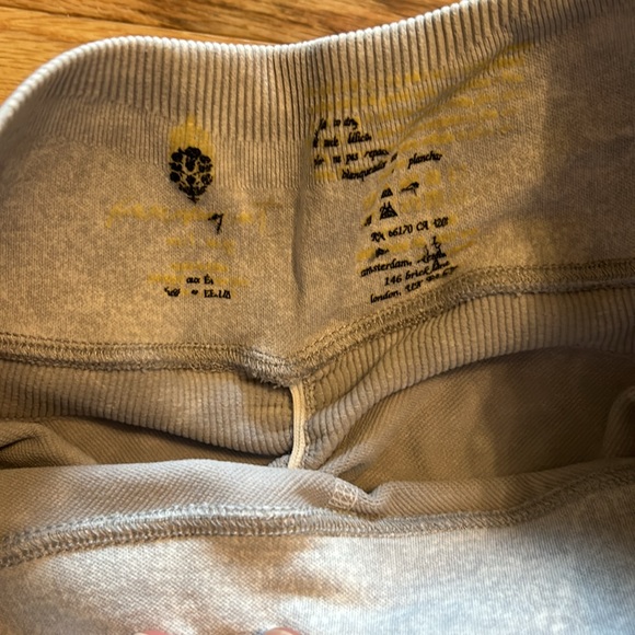 Free People Great Karma, ruched butt leggings. Ice grey gray, M/L - Picture 3 of 6